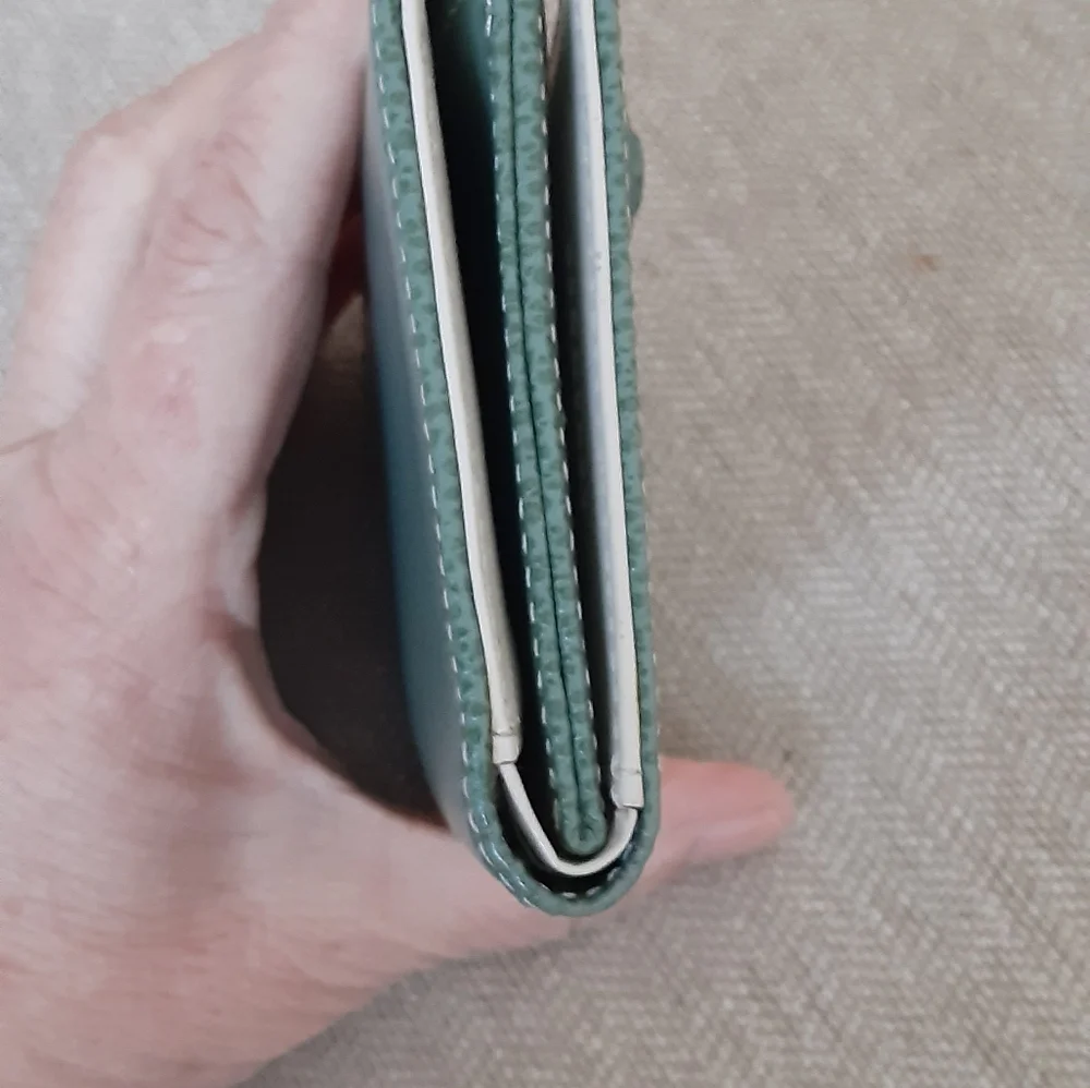 Levenger Green Leather Women's Wallet - Picture 11 of 11